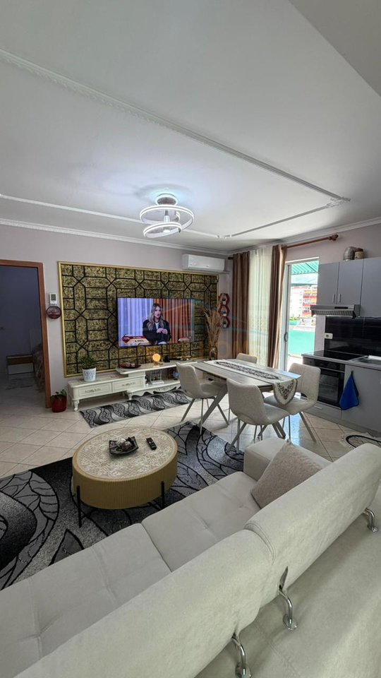 Shitet, Apartament 2+1+2, Fresk