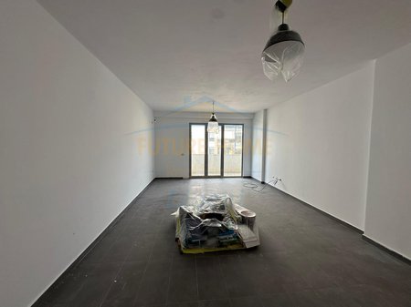 In vendita, Appartamento 2+1, Kinostudio, Tirana