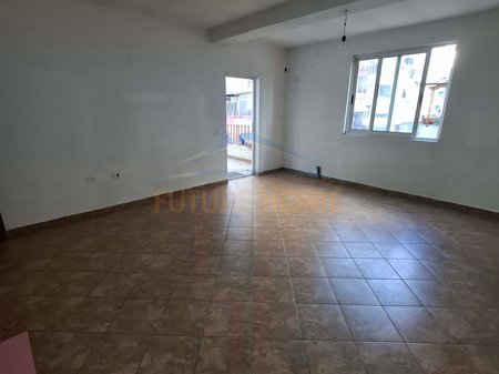 For sale, 2+1 Apartment, Çabej Buildings, Misto Mame