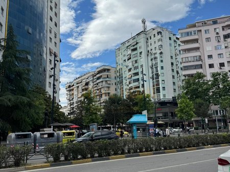 Shitet,Apartament 1+1,Stacioni i Trenit, Tirane