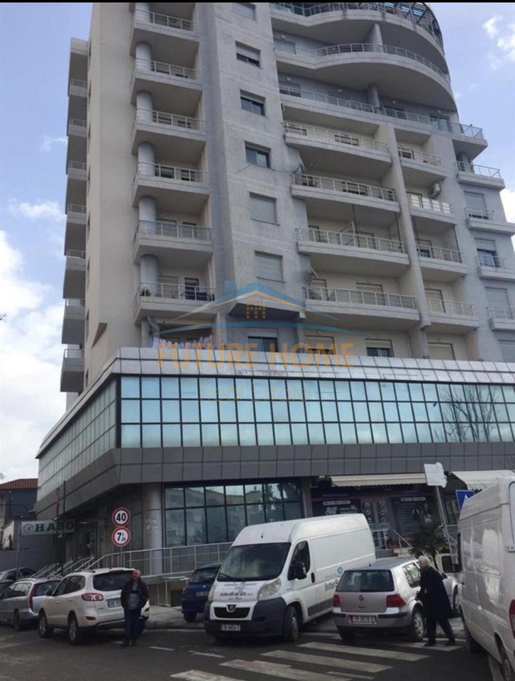 Shiten, 2 Ambiente Biznesi, Vlorë