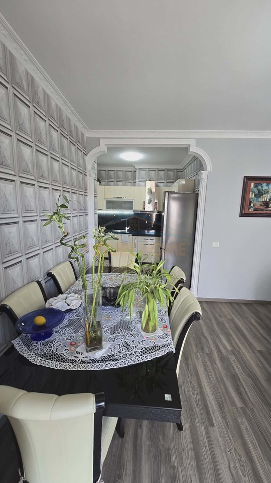 Shitet, Apartament 2+1+2, Kompleksi Prestige, Rruga Jordan Misja