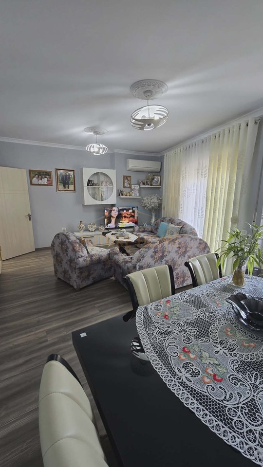 Shitet, Apartament 2+1+2, Kompleksi Prestige, Rruga Jordan Misja