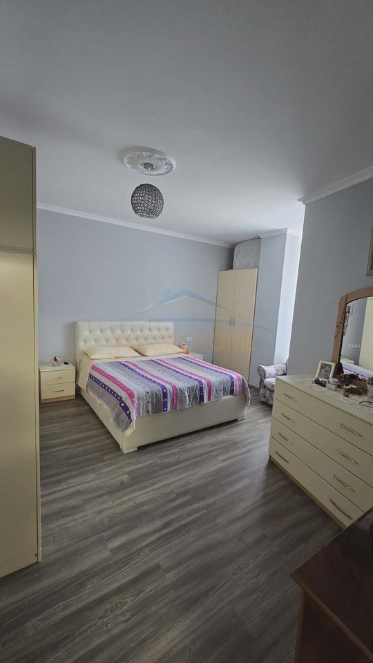 Shitet, Apartament 2+1+2, Kompleksi Prestige, Rruga Jordan Misja