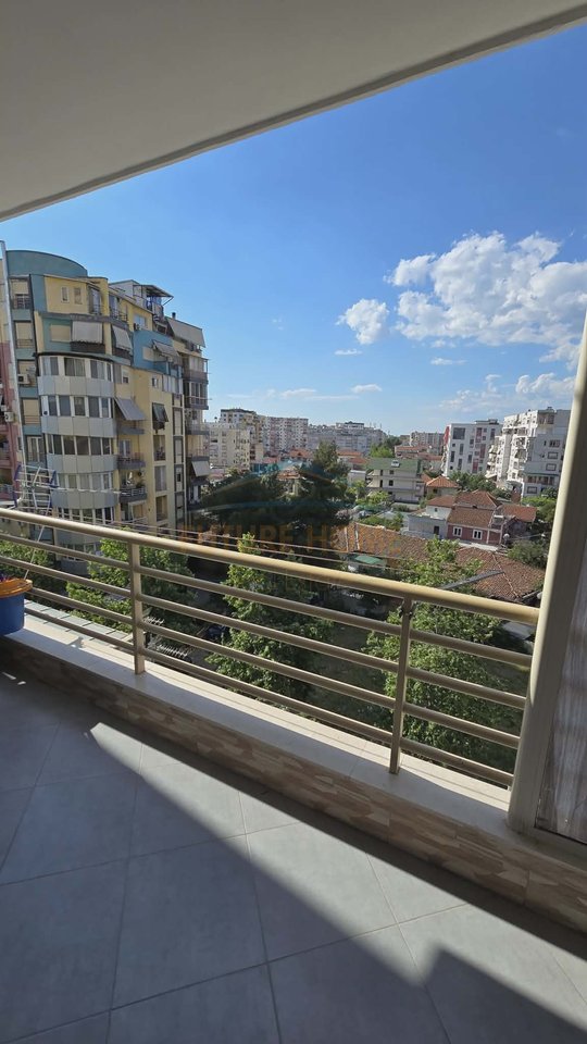 Shitet, Apartament 2+1+2, Kompleksi Prestige, Rruga Jordan Misja