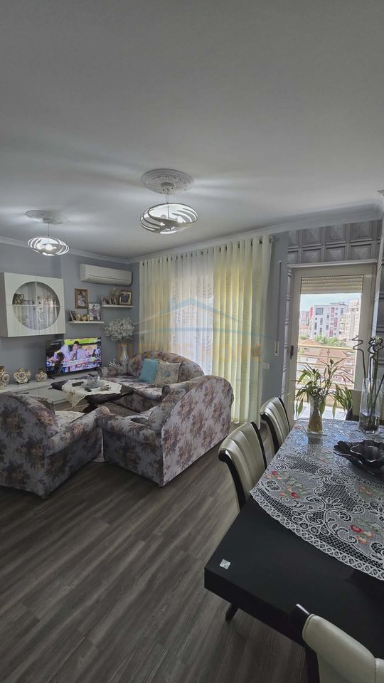 Shitet, Apartament 2+1+2, Kompleksi Prestige, Rruga Jordan Misja