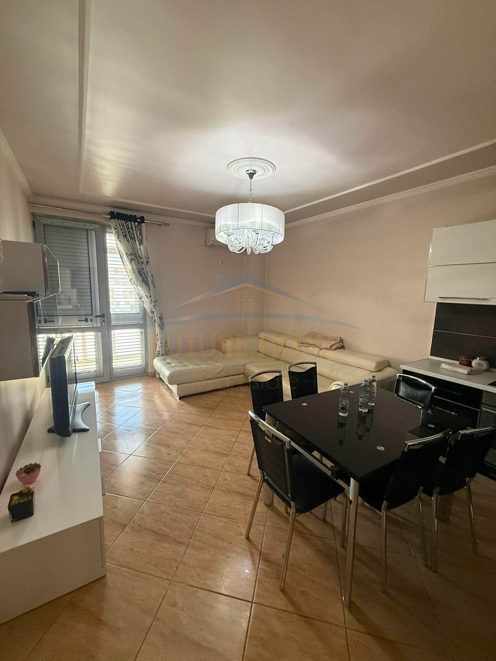 Qera, Apartament 2+1+2, Komuna e Parisit, Tirane