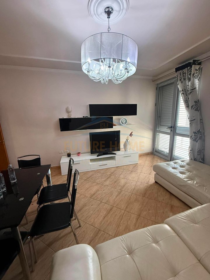 Qera, Apartament 2+1+2, Komuna e Parisit, Tirane