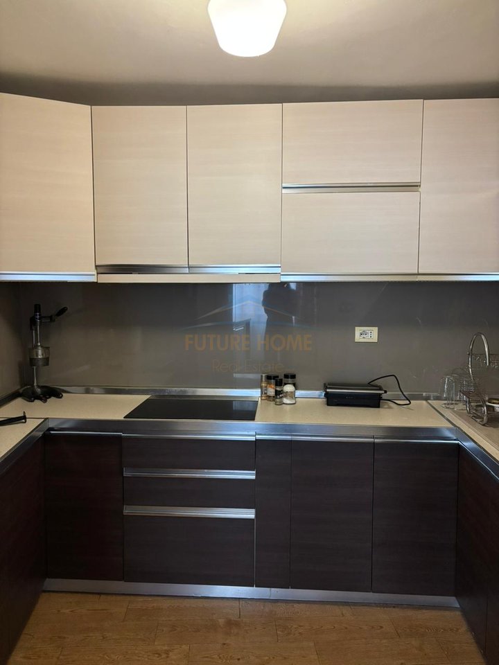Qira, Appartamento 3+1+2, Piazza Skenderbej, Tirana