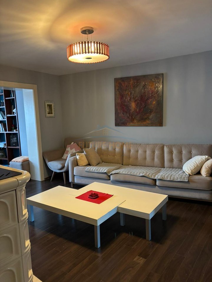 Qira, Appartamento 3+1+2, Piazza Skenderbej, Tirana