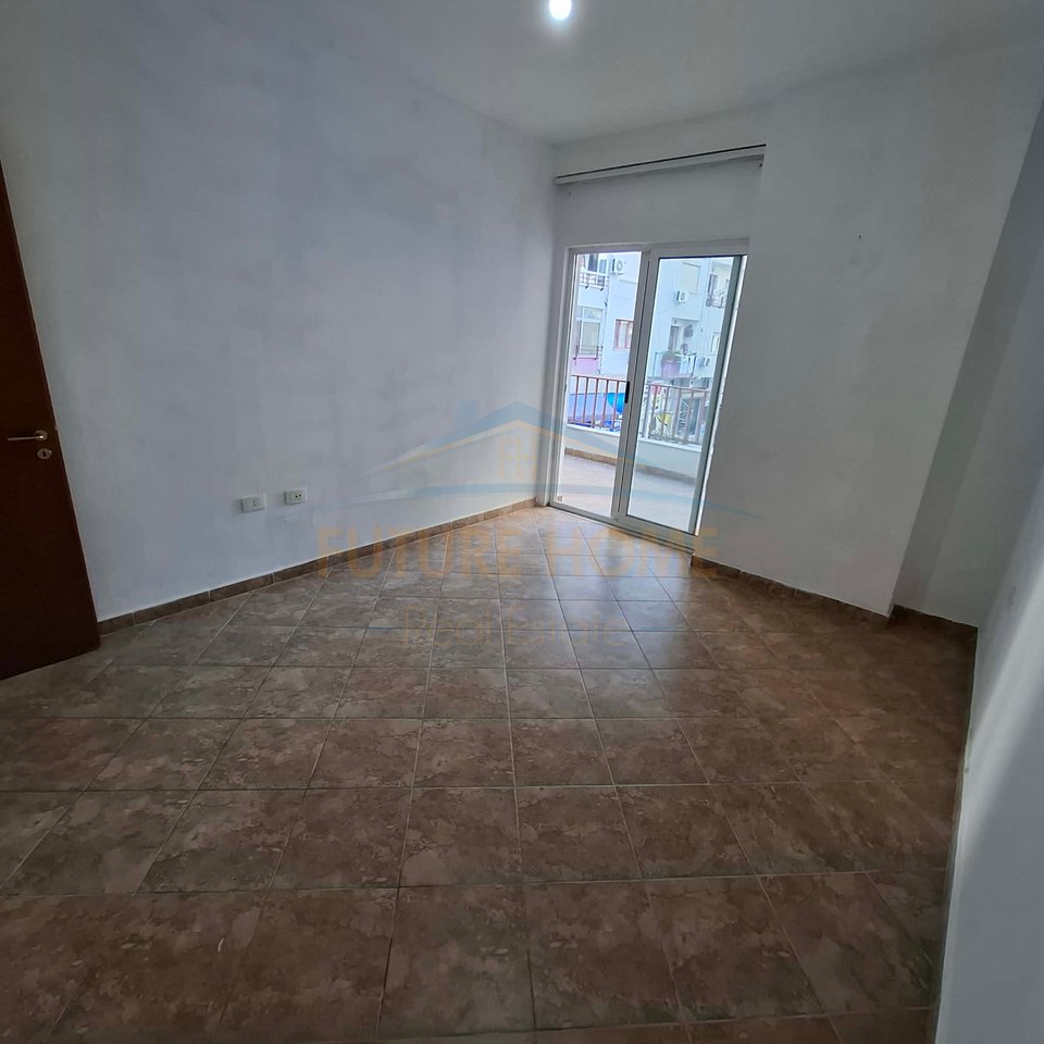 For sale, 2+1 Apartment, Çabej Buildings, Misto Mame