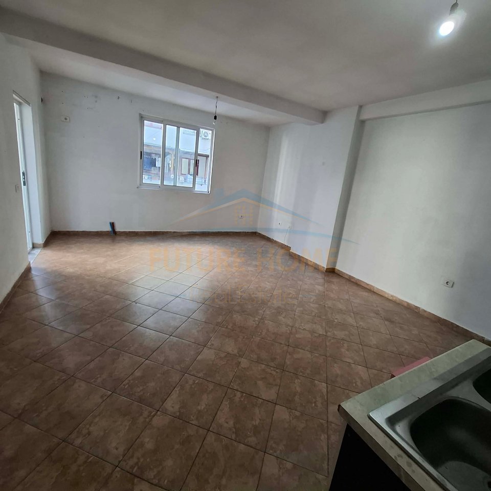 For sale, 2+1 Apartment, Çabej Buildings, Misto Mame