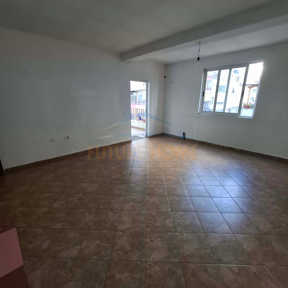 For sale, 2+1 Apartment, Çabej Buildings, Misto Mame