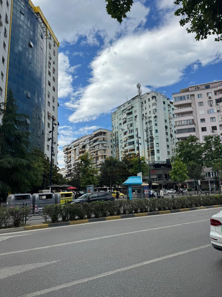 Shitet,Apartament 1+1,Stacioni i Trenit, Tirane