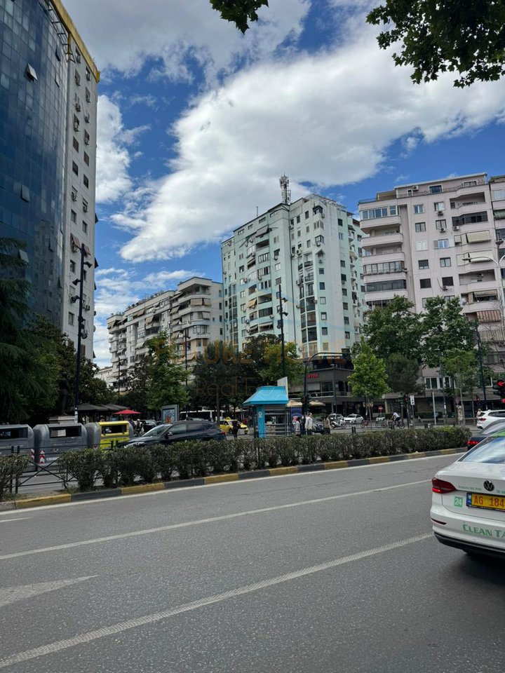 Shitet,Apartament 1+1,Stacioni i Trenit, Tirane