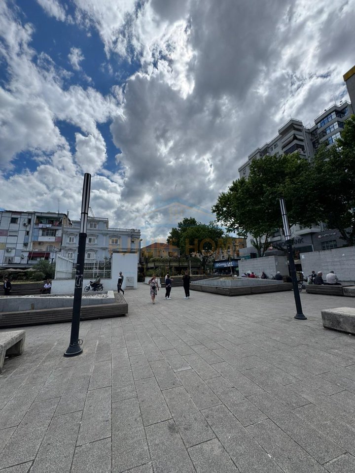 Shitet,Apartament 1+1,Stacioni i Trenit, Tirane
