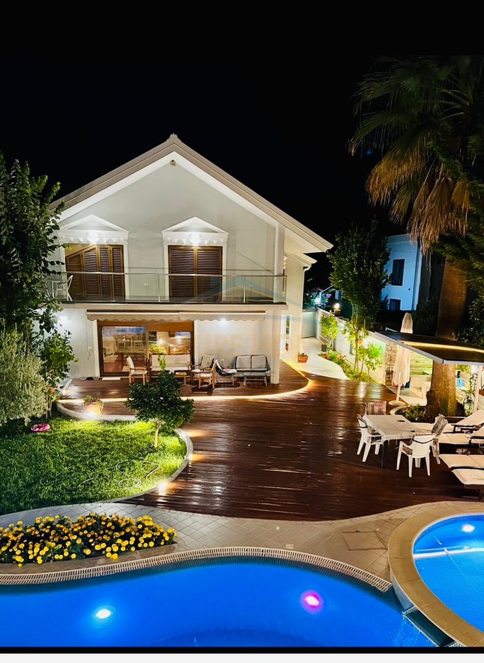 Shitet, Vilë, Rruga Qetësia, Qerret, Durres