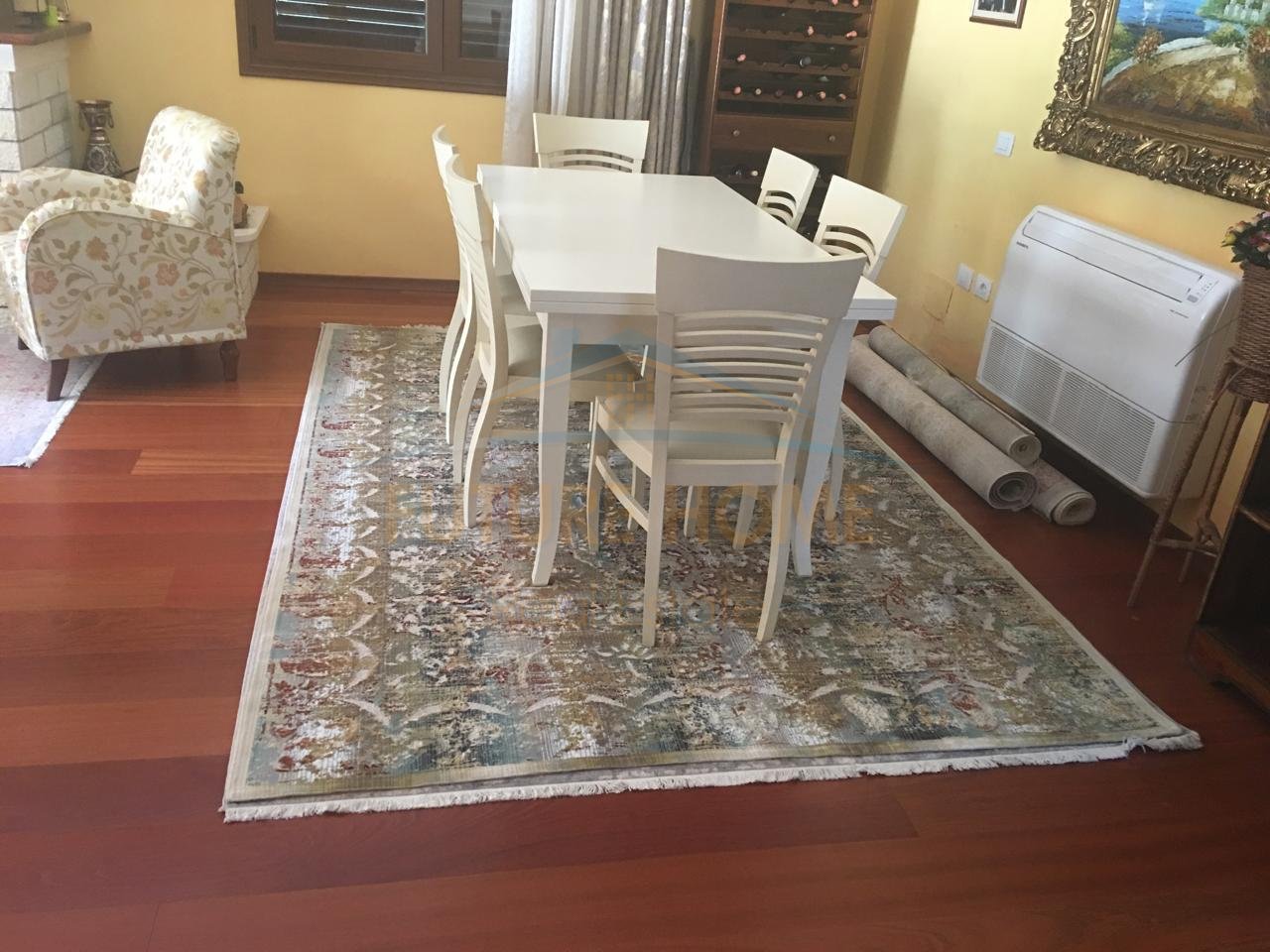 Shitet, Vilë, Rruga Qetësia, Qerret, Durres