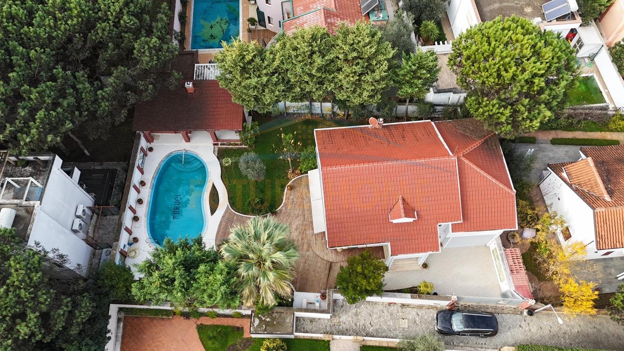 Shitet, Vilë, Rruga Qetësia, Qerret, Durres