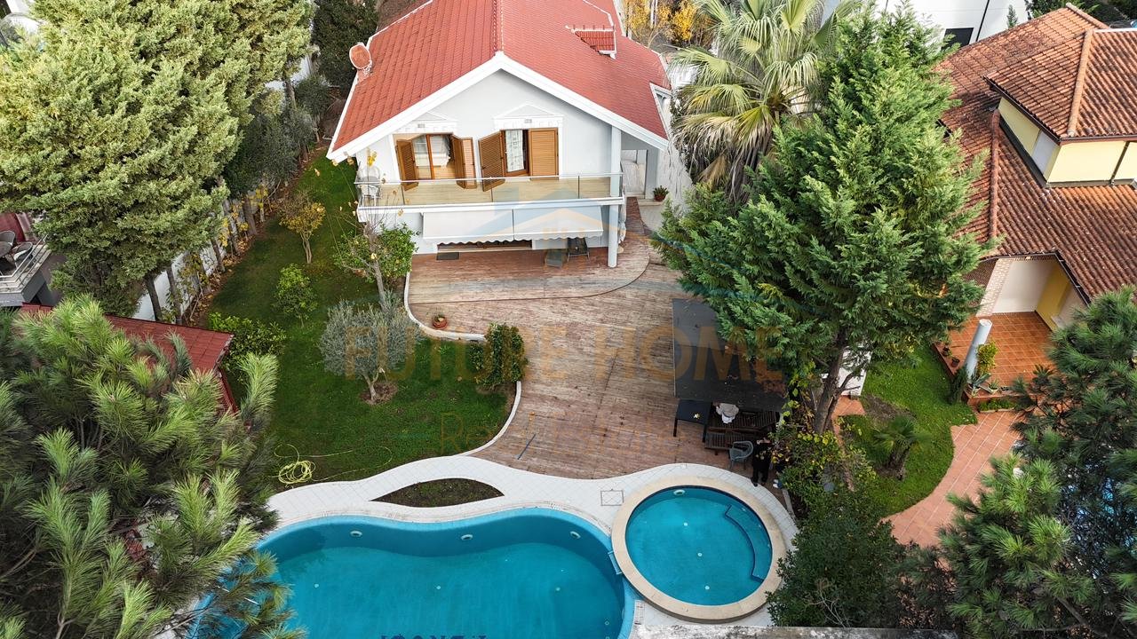 Shitet, Vilë, Rruga Qetësia, Qerret, Durres