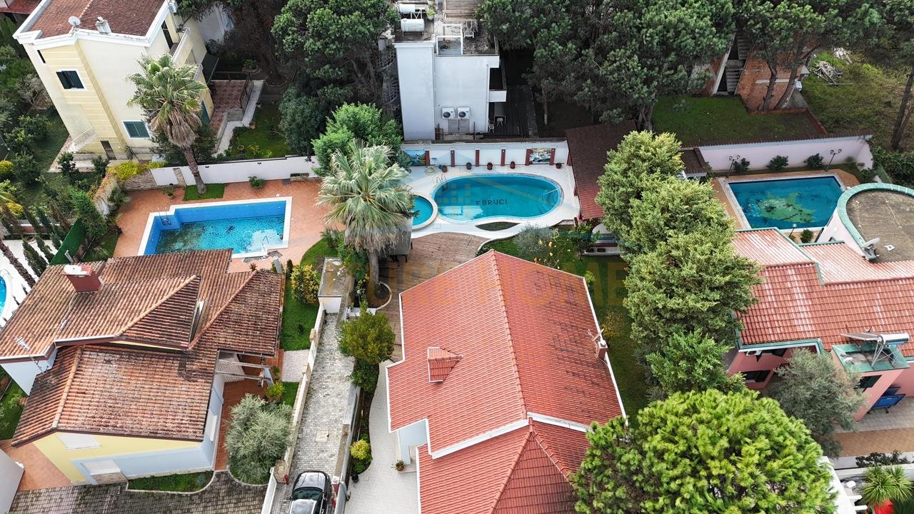Shitet, Vilë, Rruga Qetësia, Qerret, Durres