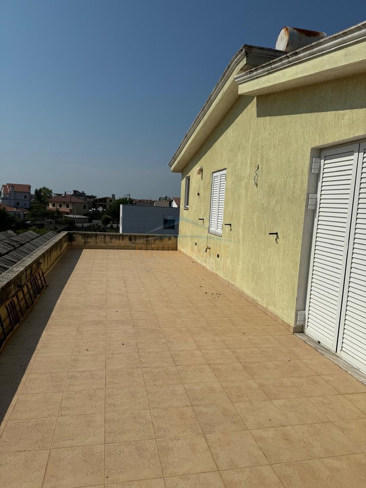 For sale, 3-story villa, Shkozet