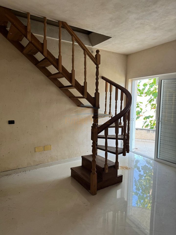 For sale, 3-story villa, Shkozet