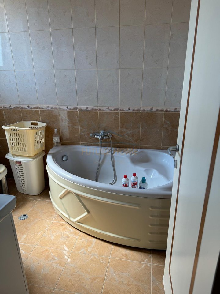 For sale, 3-story villa, Shkozet