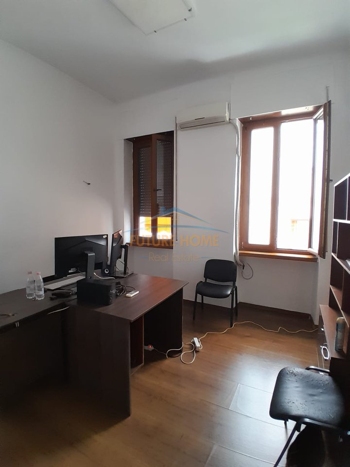 Qira, Ambient për Zyra, Bllok, Tirane.