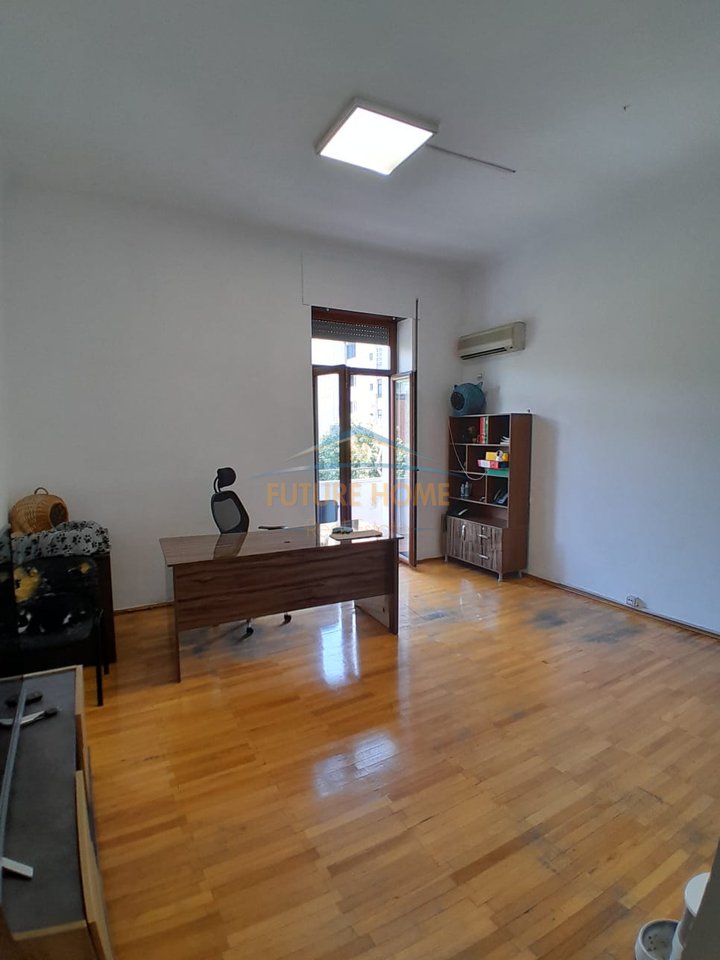 Qira, Ambient për Zyra, Bllok, Tirane.