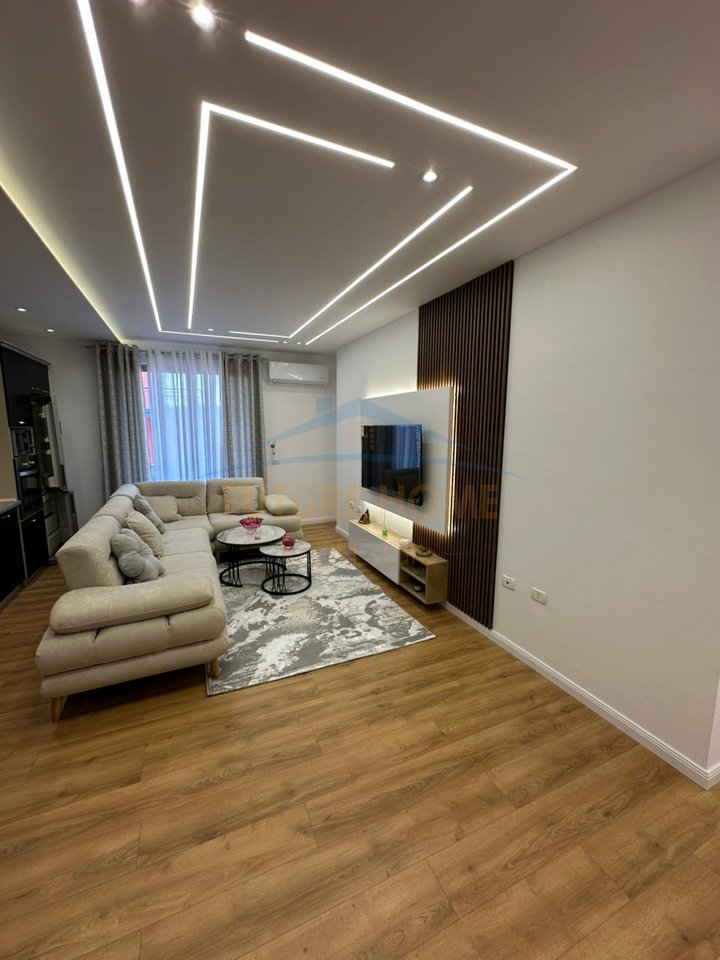 Shitet, Apartament 2+1,Misto Mame