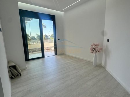 Shitet , Apartament 1+1 ,Rruga ''Murrat Terbaci'' ,Vlorë.