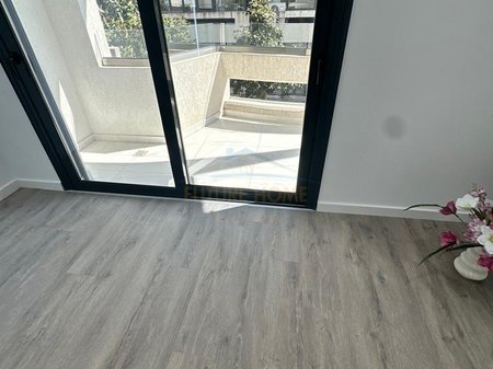 Shitet , Apartament 1+1 ,Rruga ''Murrat Terbaci'' ,Vlorë.