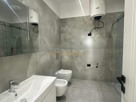 Shitet , Apartament 1+1 ,Rruga ''Murrat Terbaci'' ,Vlorë.