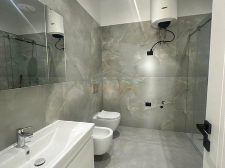 Shitet , Apartament 1+1 ,Rruga ''Murrat Terbaci'' ,Vlorë.