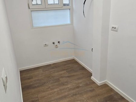 Shitet, Apartament 1+1, Ali Dem , Tiranë