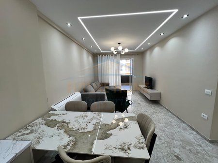 Qera, Apartament 1+1+Post Parkimi, Kompleksi E88, Tiranë.