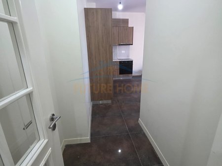 Shitet, Apartament 1+1, Rrota Kuqe, Plazh, Durres.
