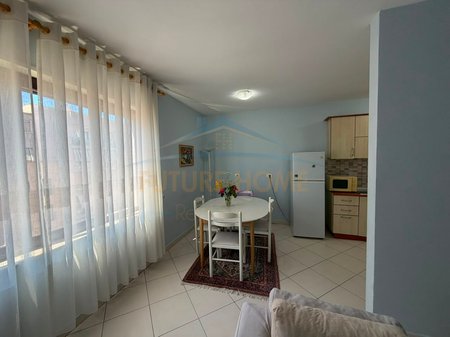 Shitet, Apartament 2+1+2, Rruga e  Barrikadave, Tirane.