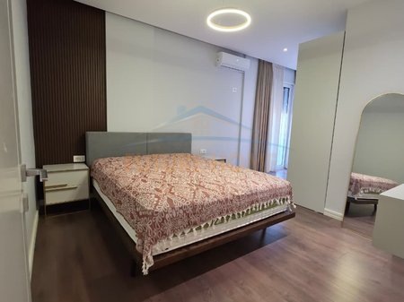 Shitet, Apartament 2+1, Liqeni i Thate, Tirane.