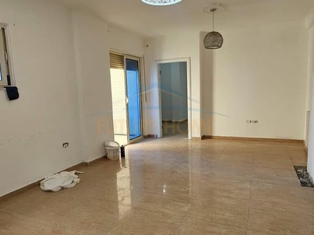 Shitet, Apartament 2+1, Plazh  Durres.Florida