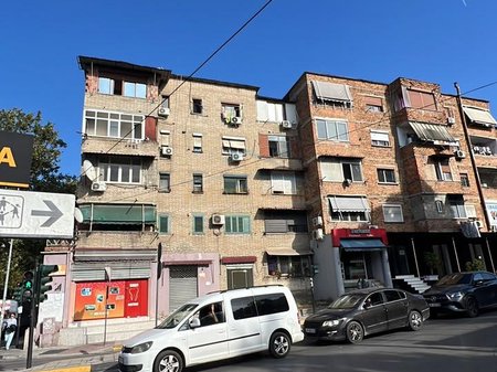 Shitet,Apartament 1+1, Shkolla e Bashkuar, Tiranë.