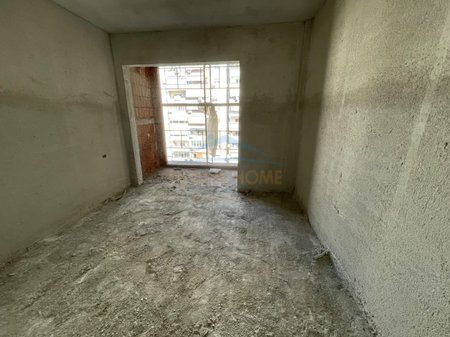 Shitet, Apartament 1+1, ish Fusha e Aviacionit, Tirane.