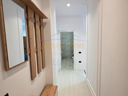 Shitet Garsoniere Fresku , prane Auto Zurich