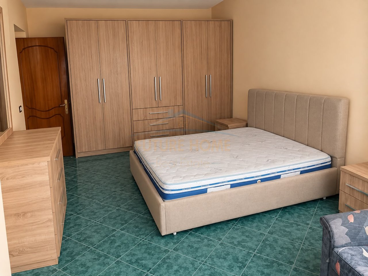 Shitet, Apartament 2+1, Rruga Elbasanit, Tiranë