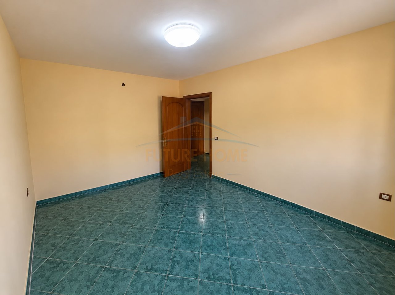 Shitet, Apartament 2+1, Rruga Elbasanit, Tiranë