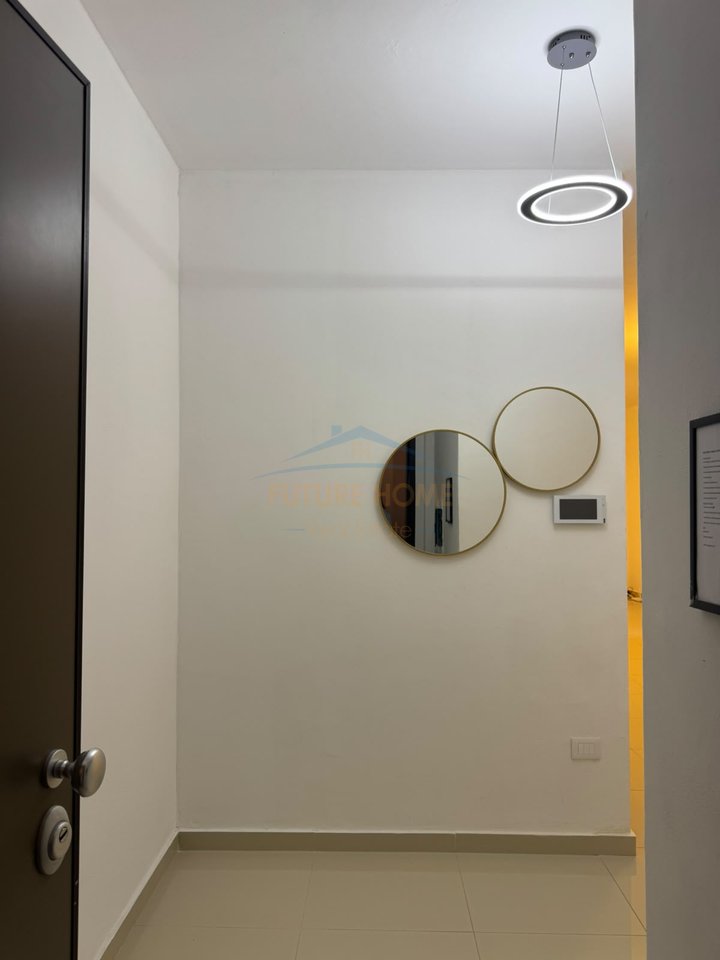 Qera, Ambient, Galeria Roma, Rruga e Kavajës, Tiranë.
