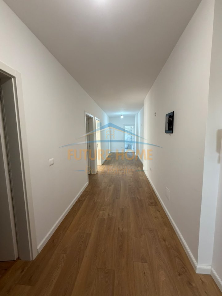 Shitet, Apartament 2+1+2, Stacioni i Trenit, Tiranë