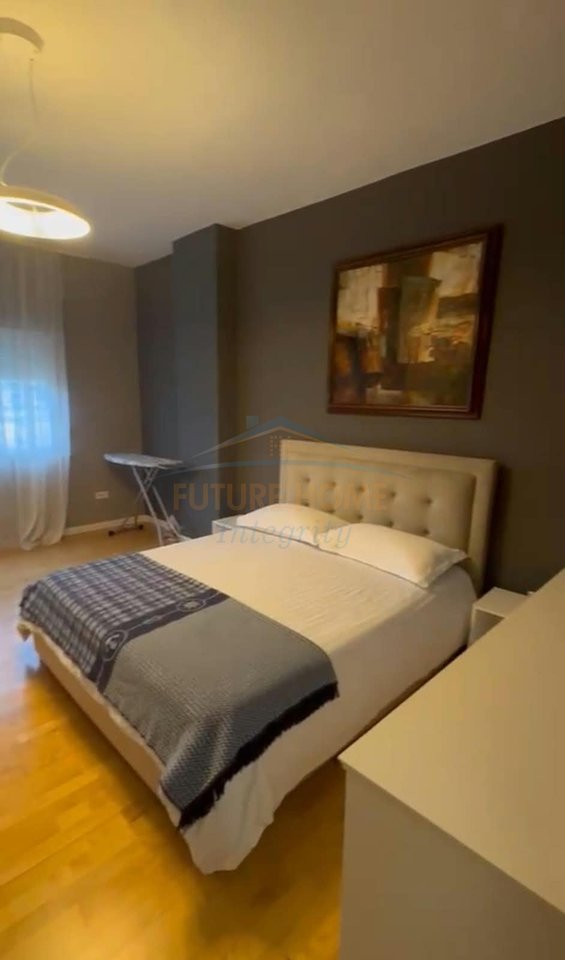 Qera, Apartament 3+1+2, Rruga Mine Peza, Tiranë.