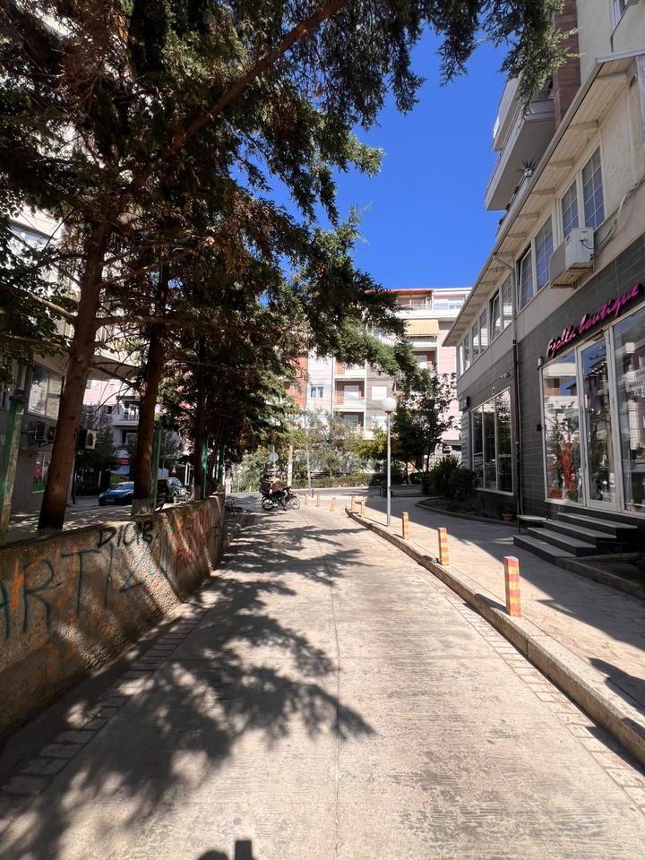 Qera, Ambient Biznesi, Fresku, Tirane